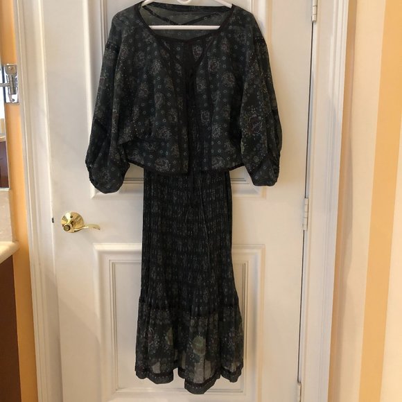 Dresses & Skirts - Spaghetti Strap Accordion-Pleated Dress w/ Jacket PRICED TO SELL